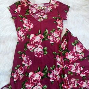 🌻🌹Floral Maxi Dress CrissCross Neck Side Opening